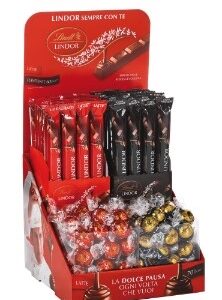 סטנד לינדור שוקלד חלב ומריר תפזורת 4 ק"ג ו חטיפים 24\3