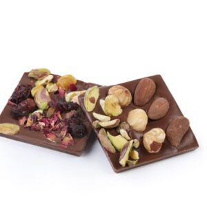 Bratcho.שוקלד חלב בתוספת אגוזים ופירות יבשים ריבועים  1ק"ג 5\1