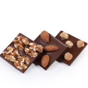 Bratcho.שוקלד חלב בתוספת מבחר אגוזים ריבועים  1ק"ג 5\1