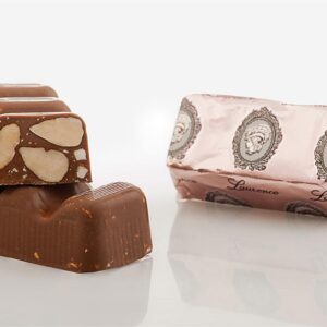 LAURENCE.שוקלד חלב  במילוי שקדים ונוגט ק"ג 5.5\1