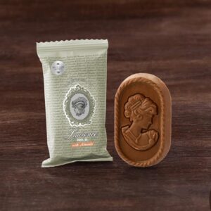 LAURENCE שוקלד חלב ללא סוכר עם שקדים 1/3.5