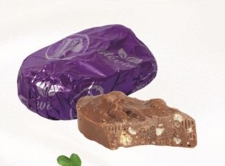 Regal302.שוקלד חלב במילוי קרם עוגיות ואגוזים ללא תוספת סוכר 1ק"ג 31