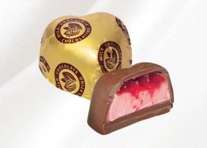 Regal105.שוקלד חלב לב במילוי קרם תות 1ק"ג 31